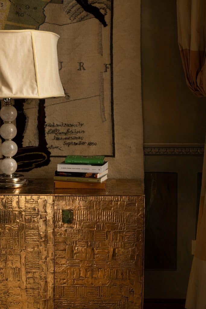 Rilievi Cabinet in Bronze