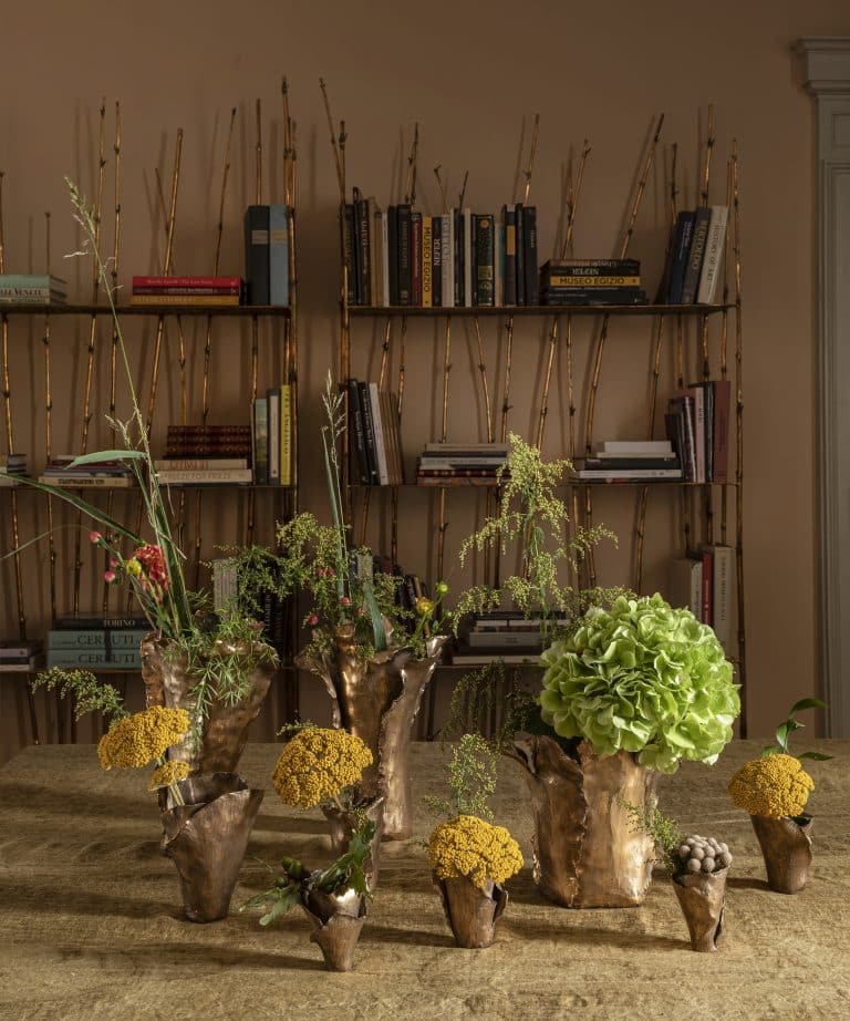 Cast-bronze furnishings - Vasi